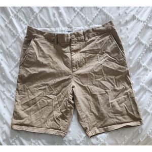 Old Navy Men’s Slim Fit Chino Shorts – Size 36 (Pre-owned, Excellent Condition)